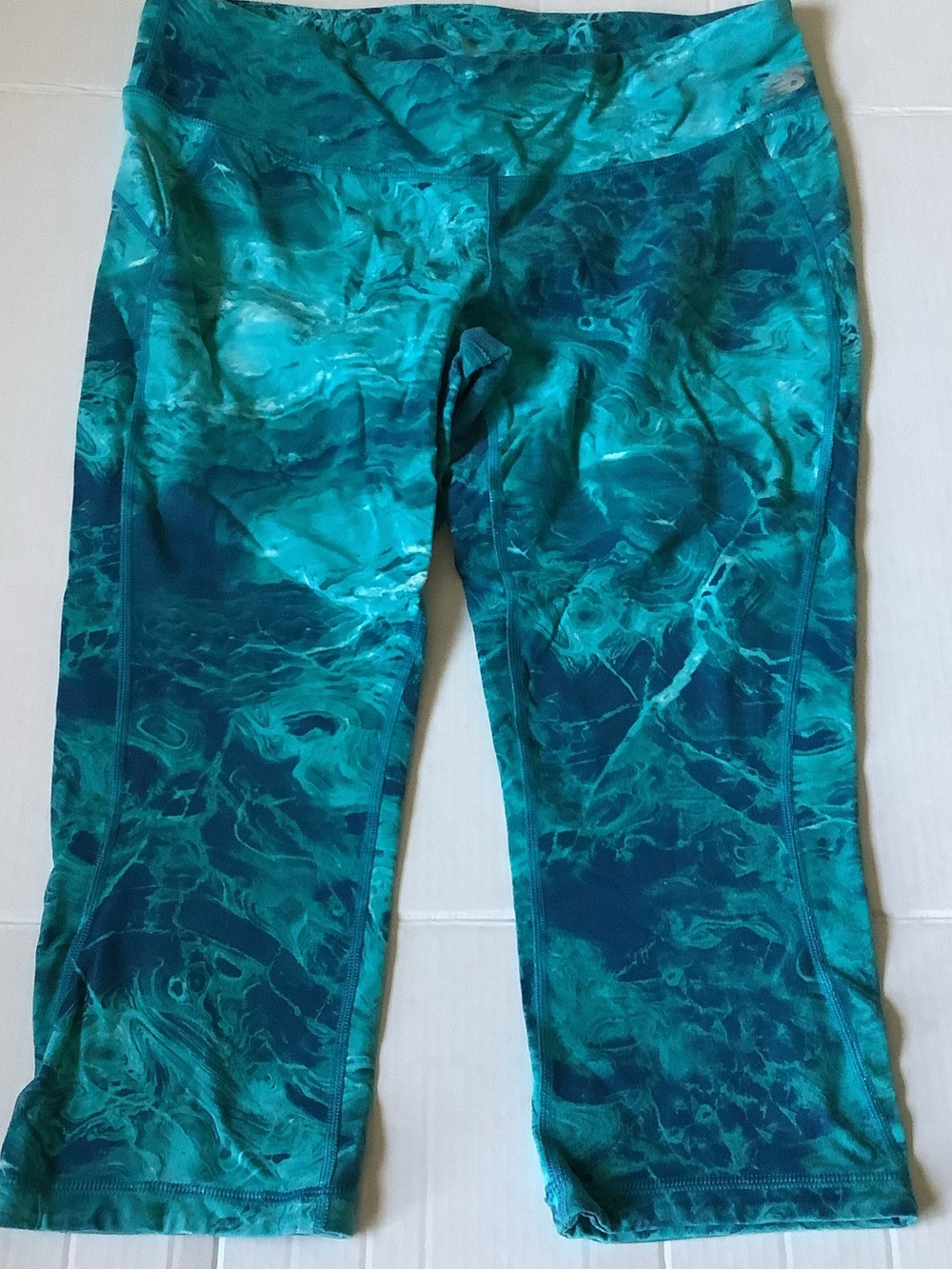 New Balance Teal Blue Water Swirl Cropped Active Capri Leggings Pants Large